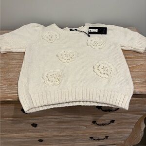 Griege Elegant Cream Sweater with Floral Accents. NWT